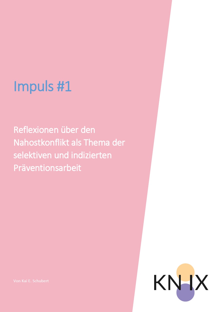 Das Bild ist in zwei Hälften geteilt. Die eine Seite ist rosa, auf der steht geschrieben Impuls #1 Reflexionen über den Nahostkonflikt als Thema der selektiven und indizierten Präventionsarbeit, die andere ist weiß mit dem Logo von KN:IX