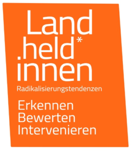 Das Bild hat einen orangen Hintergrund auf diesem steht mit weißer Farbe geschrieben Landheldinnen Radikalisierungstendenzen erkennen bewerten intervenieren