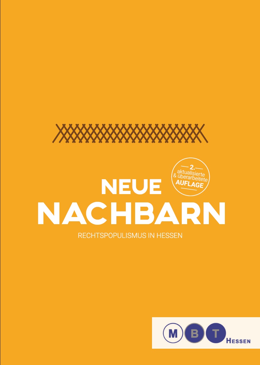 Das Bild ist komplett in orange. Darauf steht mit weißer Farbe Neue Nachbarn - Rechtspopulismus in Hessen. 2. aktualisierte & überarbeitete Auflage. Darüber ist ein Gartenzaun abgebildet