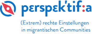 Das Bild zeigt ein Symbol, dass einer Kompassnadel nachempfunden ist. Daneben steht perspek´tif:a (Extrem) rechte Einstellungen in migrantischen Communities