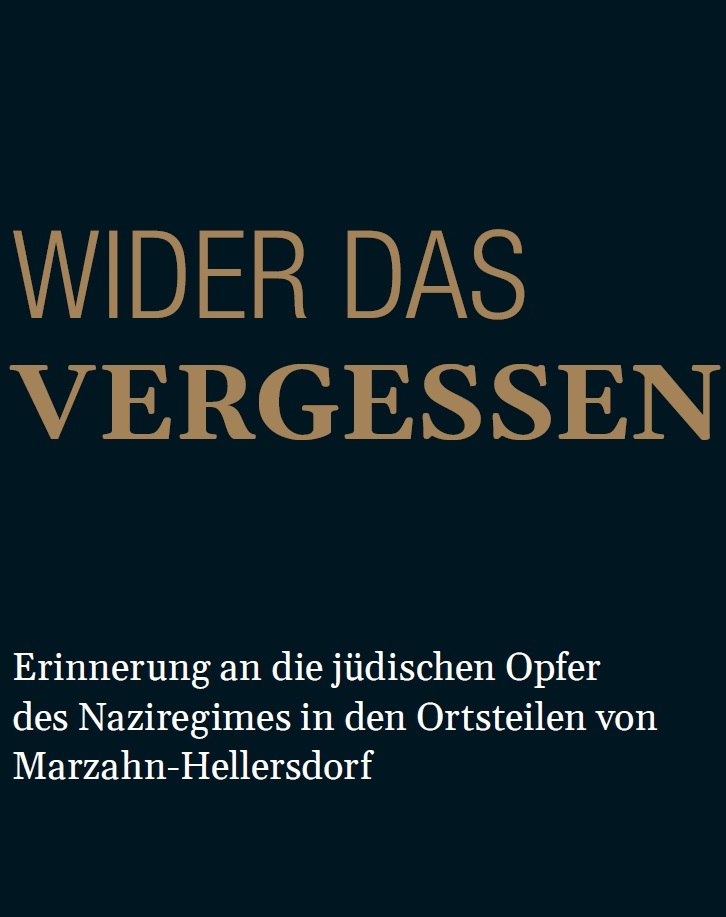 Der Hintergrund des Bildes ist komplett schwarz. Darauf steht in goldener Farbe Wider das Vergessen. Erinnerung an die jüdischen Opfer in den Ortsteilen von Marzahn-Hellersdorf