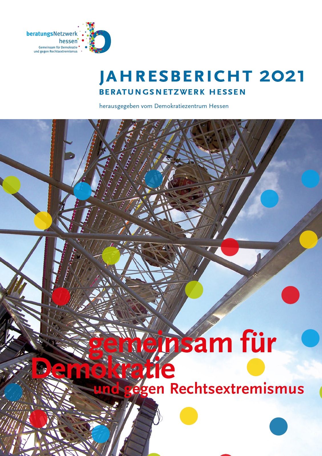 Auf dem Bild steht Bericht 2021 Beratungsnetzwerk Hessen - gemeinsam für demokratie und gegen Rechtsextremismus. Im Hintergrund ist mutmaßlich ein Teil einer Achterbahn oder etwas ähnliches abgebildet