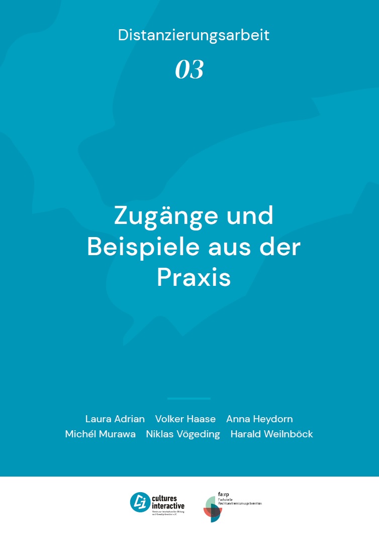 Auf blauem Grund steht mit weißer Schrift: Distanzierungsarbeit 03: Zugänge und Beispiele aus der Praxis