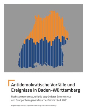 Auf dem Bild sieht man die Konturen des Bundeslandes Baden-Württemberg, das mit unterschiedlich gefärbten Streifen gefüllt ist. Darunter steht Antidemokratische Vorfälle 2021 und Ereignisse in Baden-Württemberg Rechtsextremismus, religiös begründeter Extremismus und Gruppenbezogene Menschenfeindlichkeit