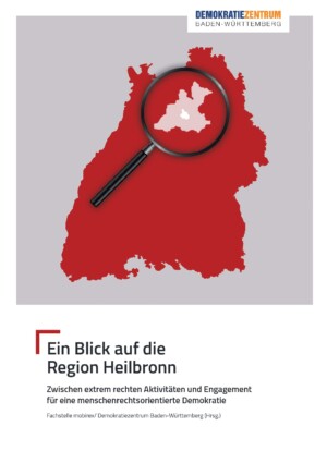 Auf dem Bild sieht man die Umrisse des Bundeslandes Baden-Württemberg die rot eingefärbt sind. Darüber ist eine Lupe die einen Teil des Umrisses vergrößert, der rosa eingefärbt ist, in dem rosa eingefärbeten Teil, ist ein kleiner Teil weiß eingefärbt. Darunter steht Ein Blick auf die region heilbronn