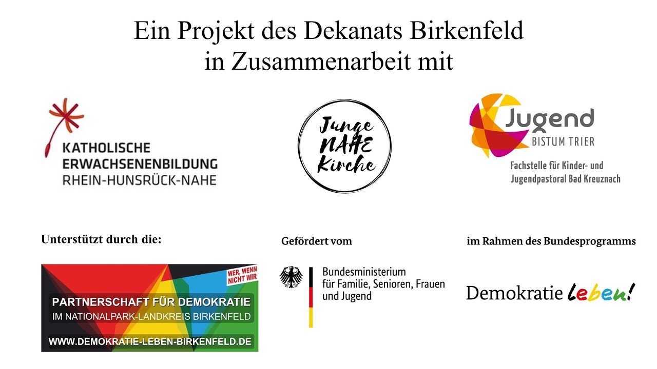 Auf dem Bild steht Ein Projekt des Dekanats Birkenfeld in Zusammenarbeit mit Katholische Erwachsenenbildung Rhein-Hunsrück-Nahe, Junge Nahe Kirche, Jugend Bistum Trier unterstützt durch die Partnerschaft für Demokratie Birkenfeld gefördert von Bundesministerium für Familie, Senioren, Frauen und Jugend im Rahmen des Bundesprogramms Demokratie leben! Das Bild erscheint im Rahmen des Beitrags Lesung mit Asfa-Wossen Asserate