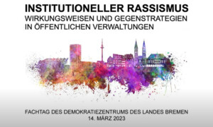 Auf dem Bild sieht man die Silhouette von Bremen die bunt gefärbt ist, daber gehen die Farben ineinander und zerfließen. Darüber steht Institutioneller Rassismus Wirkungsweisen und Gegenstrategien in öffentlichem Verwaltungen