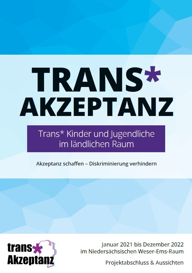 Der Hintergrund des Bildes wechselt von dunklen balu im laufe des Bildes ins hellblau. Auf dem Bild steht TRANS*AKZEPTANZ Trans*Kinder und Jugendliche im ländlichen raum