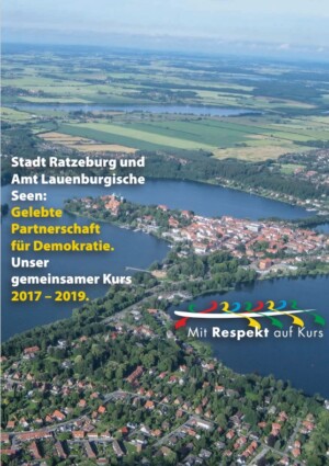 Man sieht die Stadt Ratzeburg und Amt Lauenburgische Seen aus der Vogelperspektive.