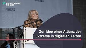 Auf dem Bild sieht man Alice Schwarzer bei einer Rede.