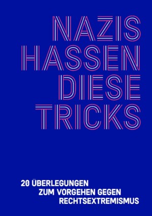 Der Hintergrund des Bildes ist komplett in Blau gehalten. Darauf steht in einer Art Retro-Disco Schrift Nazis hassen diese Tricks. Darunter steht 20 Überlegungen zum Vorgehen gegen Rechtsextremismus