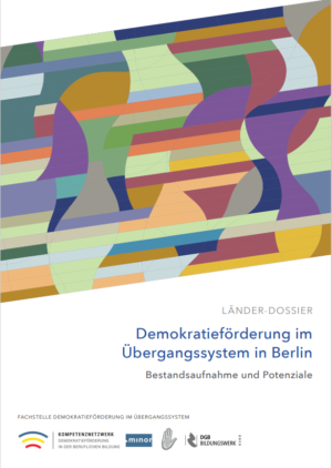 Das Cover zeigt eine Musterung in lila, grün, beige, hellblau und braun. Auf weißen Hintergrund darunter steht Demokratieförderung im Übergangssystem in Berlin