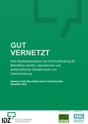 Auf grünen Hintergrund steht Gut Vernetzt. Eine Bestandsanalyse von Online-Beratung rechter, rassistischer und antisemitischer Gewalt sowie von Diskriminierung. Über Gut vernetzt ist mit dunkler grüner Farbe eine viereckige Sprechblase eingefügt.