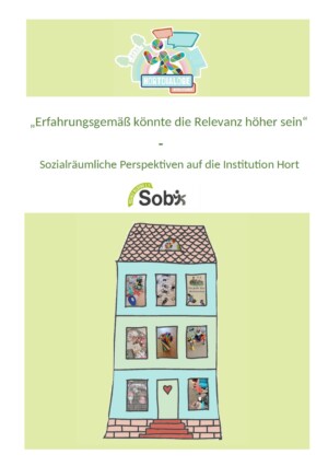 Auf dem Bild ist ein gemaltes Haus abgebildet, mit drei Stockwerken und in jedem Fenster sind Materialien aus dem Kinderhort abgebildet. Darüber steht Sozialräumliche Perspektiven auf die Institution Hort