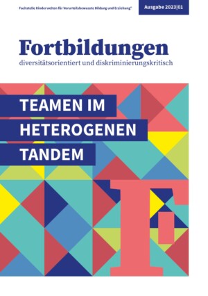 Im oberen Drittel des Bildes steht auf weißen Hintergrund Fortbildungen diversitätsorientiert und diskriminierungskritisch in blauer Farbe geschrieben. Der Hintergrund des restlichen Zweidrittels besteht aus mehreren unterschiedlich-gefärbten Dreiecken, die aneinandergereiht sind. Auf diesem Hintergrund steht Teamen im heterogenen Tandem und unten rechts ein großes F