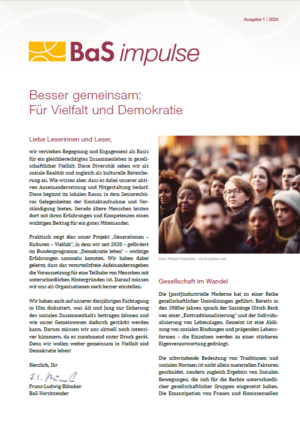 Auf dem Cover sieht man die erste Seite der Fachinformation mit einem text, den diei lesenden anspricht. Im rechten Feld sieht man ein Bild von menschen mit unterschiedlichen Hautfarben, Oben steht BaS impulsive und darunter Besser gemeinsam: Für Vielfalt und Demokratie.