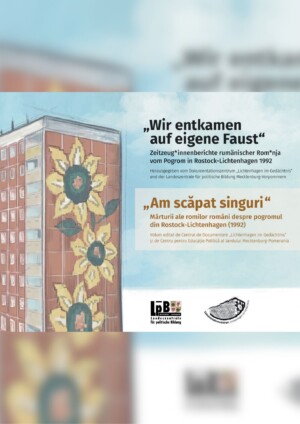 Auf dem Bild ist das sogenannte Sommerblumenhaus in Rostock-Lichtenhagen abgebildet. Ein Hochhaus, auf dessen Seite große Sonnenblumen aufgemalt sind. Den Hintergrund bildet der blaue Himmel mit ein paar weißen Wolken. Daneben steht „Wir entkamen auf eigene Faust“ Zeitzeug*innenberichte rumänischer Rom*nja vom Pogrom in Rostock-Lichtenhagen 1992. Herausgegeben vom Dokumentationszentrum „Lichtenhagen im Gedächtnis“ und der Landeszentrale für politische Bildung Mecklenburg-Vorpommern. „Am scăpat singuri“ Mărturii ale romilor români despre pogromul din Rostock-Lichtenhagen (1992). Volum editat de Centrul de Documentare „Lichtenhagen im Gedächtnis“ și de Centru pentru Educație Politică al landului Mecklenburg-Pomerania