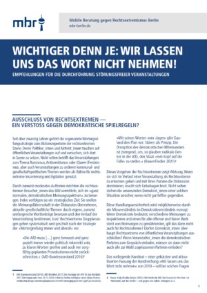 Das Bild ist zugleich Deck- wie Anfangsblatt des Beitrages. Oben ist das Logo der Mobilen Beratung gegen Rechtsextremismus Berlin. Darunter in einem blau ausgefüllten rechteckigen Kasten steht mit weißer Farbe: Wichtiger denn je: Wir lassen uns das Wort nicht nehmen! Empfehlungen für die Durchführung störungsfreier Veranstaltungen. Unter dem blauen Kasten fängt der eigentliche Text des Beitrages an.