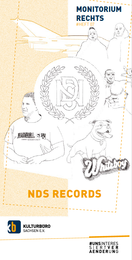 Im oberen Bereich des Titelblatts der Publikation steht der Titel Monitorium Rechts #Heft 07, herausgegeben vom Kulturbüro Sachsen e.V. Im Zentrum steht der Schriftzug "NDS Records" in orangefarbener Schrift. Umgeben ist das Layout von gezeichneten Porträts und Symbolen: Oben ein Flugzeug und drei Männer, darunter ein Emblem mit den Buchstaben "NDS" von Lorbeerzweigen eingerahmt, ein muskulöser Mann im T-Shirt mit dem Aufdruck MIGRANTEN KAMPFGEMEINSCHAFT, ein Hund mit Stachelhalsband und dem Schriftzug Whiteboy sowie weitere Gesichter. Unten links das Logo des Kulturbüros Sachsen e.V. Unten rechts der Hashtag #UNSINTERESSIERTVERAENDERUNG.