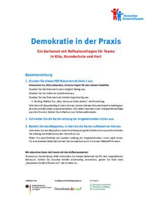 Cover von Demokratie in der Praxis. Ein Kartenset mit Reflexionsfragen für Teams in Kita, Grundschule und Hort