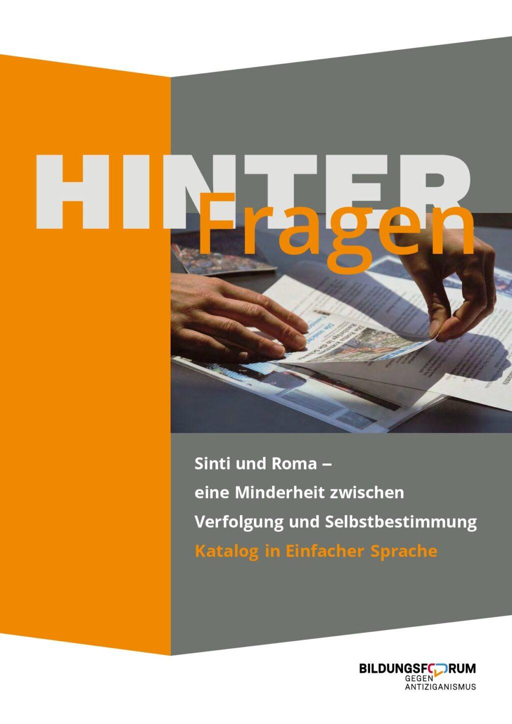 Cover von Hinterfragen. Sinti und Roma – eine Minderheit zwischen Verfolgung und Selbstbestimmung. Katalog in Einfacher Sprache