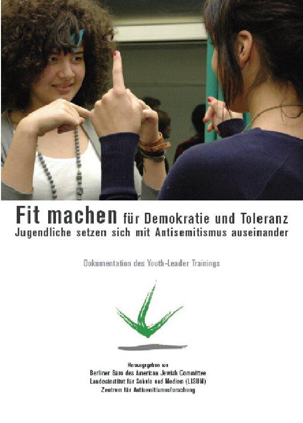 Cover von Fit machen für Demokratie und Toleranz. Jugendliche setzen sich mit Antisemitismus auseinander. Dokumentation des Youth Leader Trainings