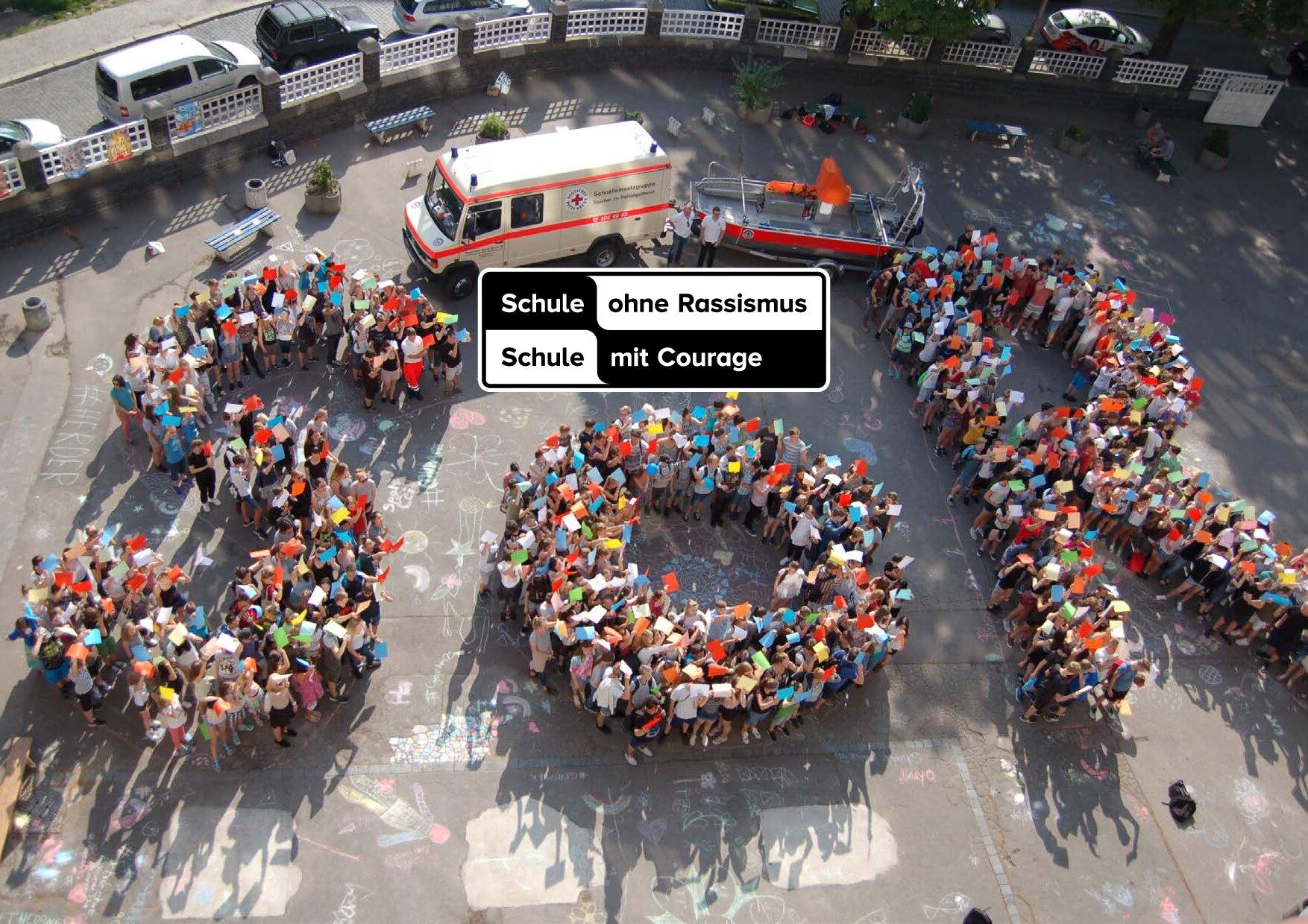 Cover von WAS WIR TUN. Bericht der Bundeskoordination von Schule ohne Rassismus – Schule mit Courage für das Schuljahr 2017/2018