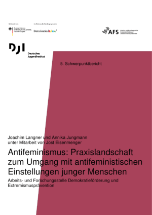 Cover von Schwerpunktbericht. Antifeminismus: Praxislandschaft zum Umgang mit antifeministischen Einstellungen junger Menschen. Arbeits- und Forschungsstelle Demokratieförderung und Extremismusprävention